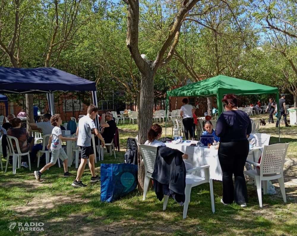Tàrrega celebra amb èxit el Dia de la Mona al recinte del Càmping Municipal