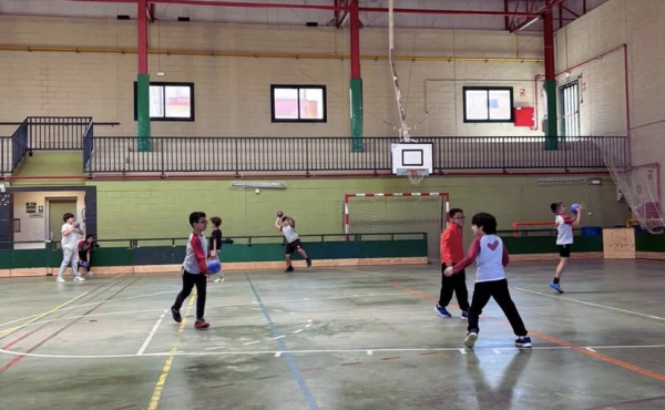 El CEACA Tàrrega impulsa un projecte de promoció de l’handbol a les escoles del municipi