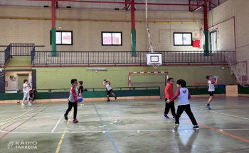 El CEACA Tàrrega impulsa un projecte de promoció de l’handbol a les escoles del municipi