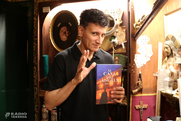 El Mag Lari publica la seva primera novel·la, 'La casa dels àngels': 'Tenia moltes ganes de fabular'
