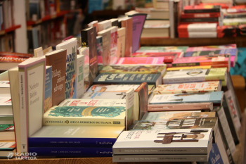 Els mites de Sant Jordi, desmuntats: la venda de mediàtics és minoritària i el català i la diversitat de gèneres regnen