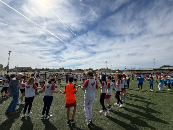 Centenars de joves es congreguen al ‘Saltem i Ballem’ de Bellpuig