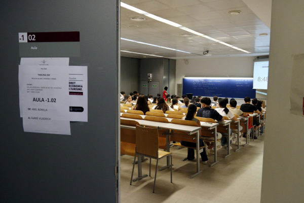 Catalunya farà controls aleatoris amb detectors de dispositius electrònics durant els exàmens de Selectivitat