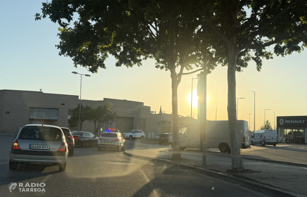 Un home del 39 anys, ferit després de ser atropellat prop de la plaça Riambau de Tàrrega