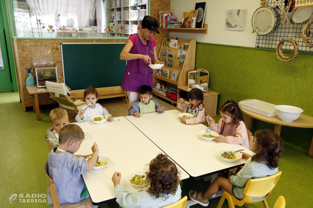 El govern espanyol ampliarà la regulació de menús saludables a les escoles infantils de 0 a 3 anys