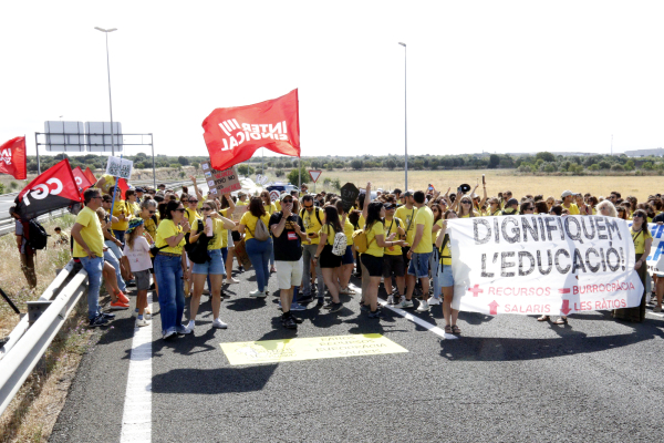 Mobilització de docents a Tàrrega amb motiu de la jornada de vaga a la demarcació de Lleida