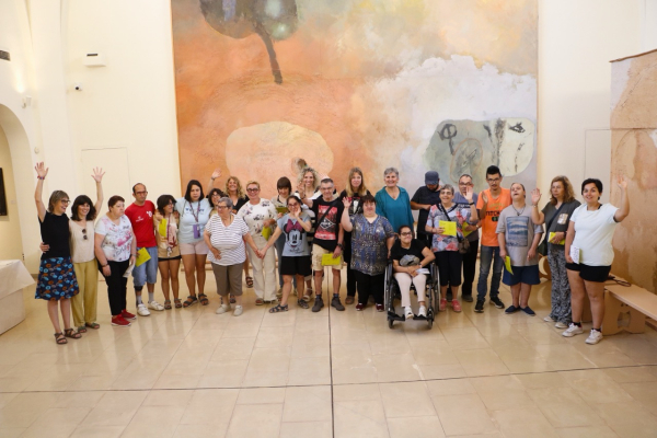 L'Espai Guinovart inaugura 'A trenc d’Alba', una exposició col·lectiva d'artistes de La Divergent, el projecte artístic de l’Associació Alba