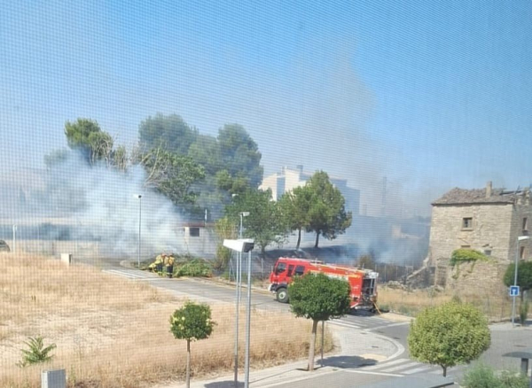 ACTUALITZACIÓ - Extingit l'incendi de vegetació a la zona de la Granja del Calvet de Tàrrega