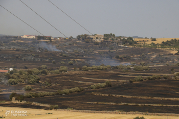 Els Bombers preveuen controlar aquest vespre l'incendi de Torrefeta, que ha arrencat amb "molta virulència"