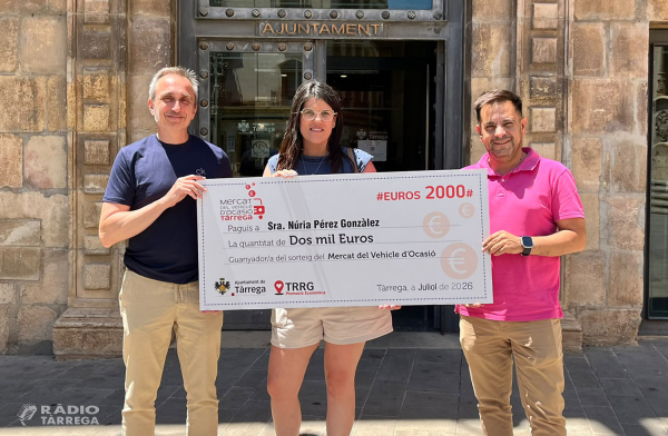 Tàrrega lliura el premi de 2.000 euros sortejat entre els compradors del 13è Mercat del Vehicle d'Ocasió