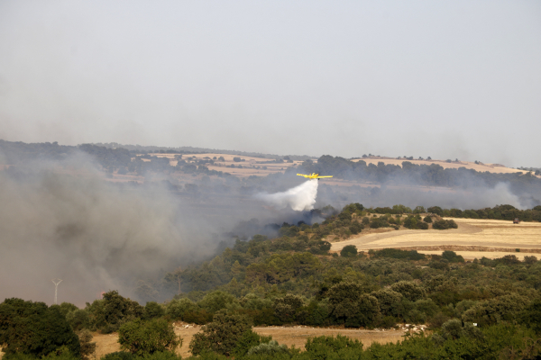 Els Bombers són optimistes amb la represa del foc de Guimerà i confien tornar-lo a estabilitzar les pròximes hores