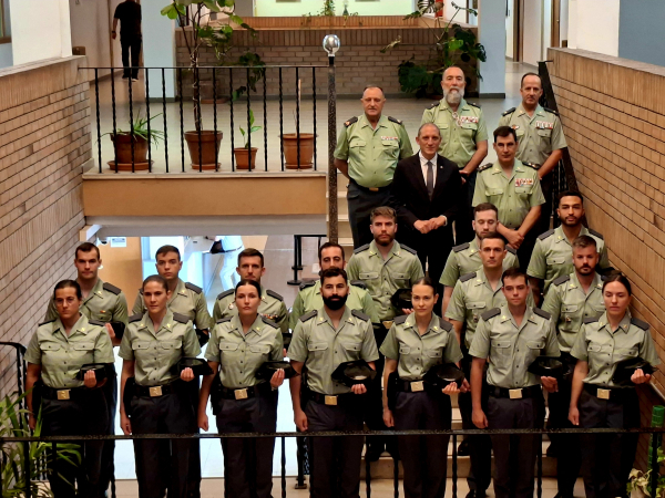 El subdelegat del Govern dona la benvinguda a 19 nous guàrdies civils, un dels quals s'incorpora a Tàrrega