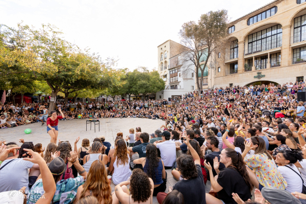 FiraTàrrega viu una segona jornada carregada d'estrenes, joc en família i reivindicació