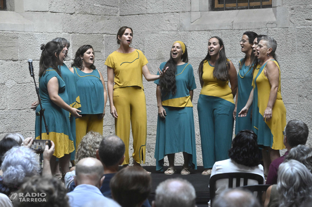 El Cor Galindaina porta la polifonia tradicional i la música d’arrel al Pati de l’IEI