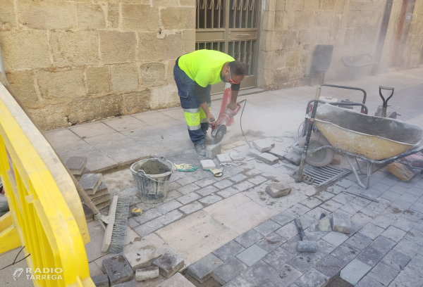 Comencen els treballs de millora del paviment al carrer d’Agoders i a la plaça d’Anselm Clavé de Tàrrega