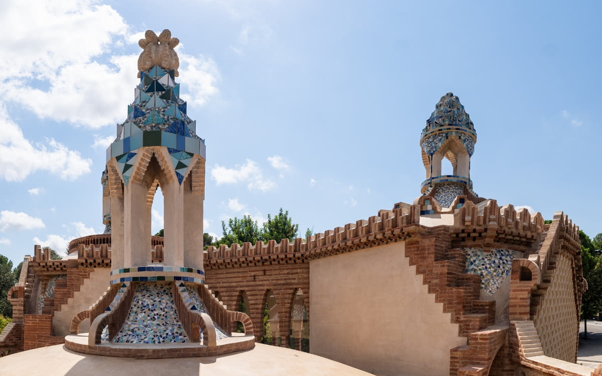 Adjudicació i inici de les obres de Rehabilitació del Pavelló del Porter dels Pavellons Güell a Barcelona.
