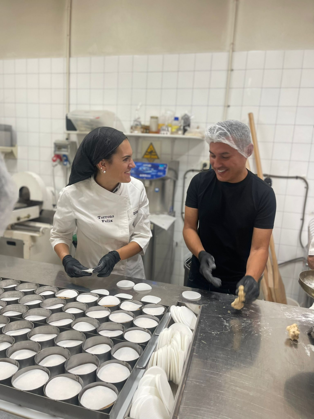 L'influencer francès Hervé Cuisine visita Agramunt, per descobrir el torró i la xocolata a la pedra