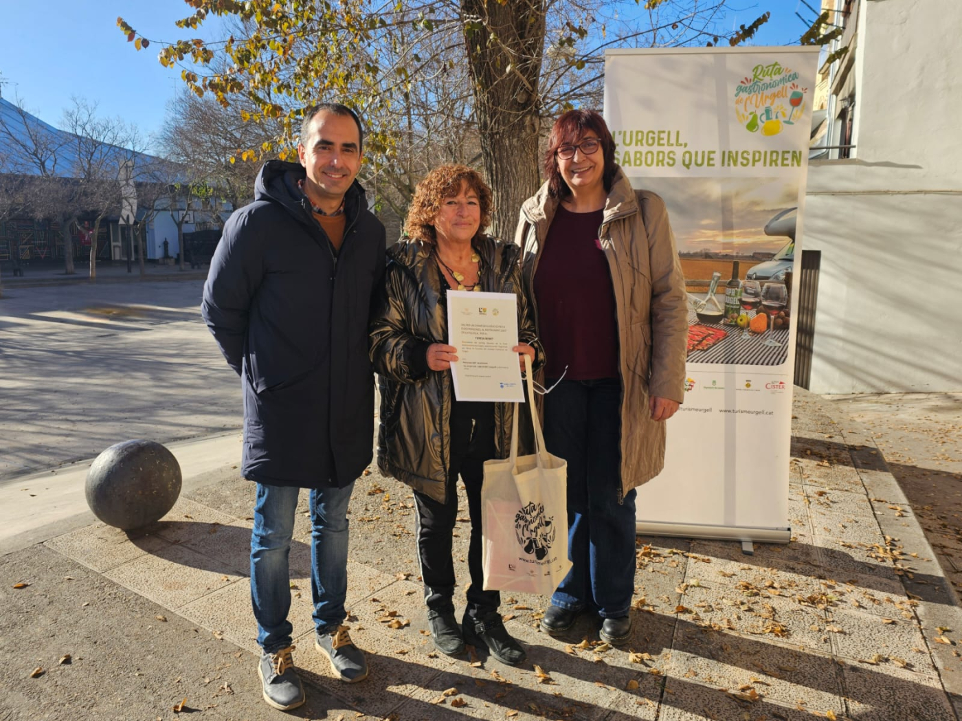 Entrega del premi a la guanyadora del sorteig de tardor