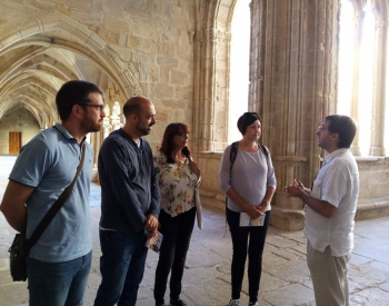 UNA AGENT DE VIATGES ANGLESA, VISITA EL MONESTIR DE VALLBONA DE LES MONGES