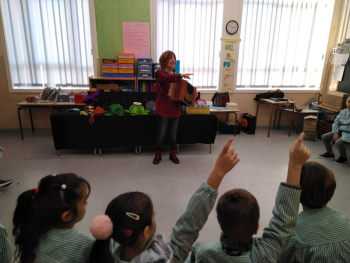 CONTES "QUAN LES NENES VOLEN ALT, ROSA CARAMEL I L'ARTUR I LA CLEMENTINA" A L'ESCOLA MACIÀ COMPANYS D'AGRAMUNT