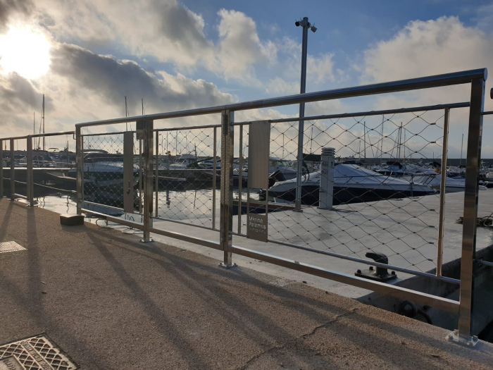 Noves portes instal·lades al pantalán del Port Marina de Palamós