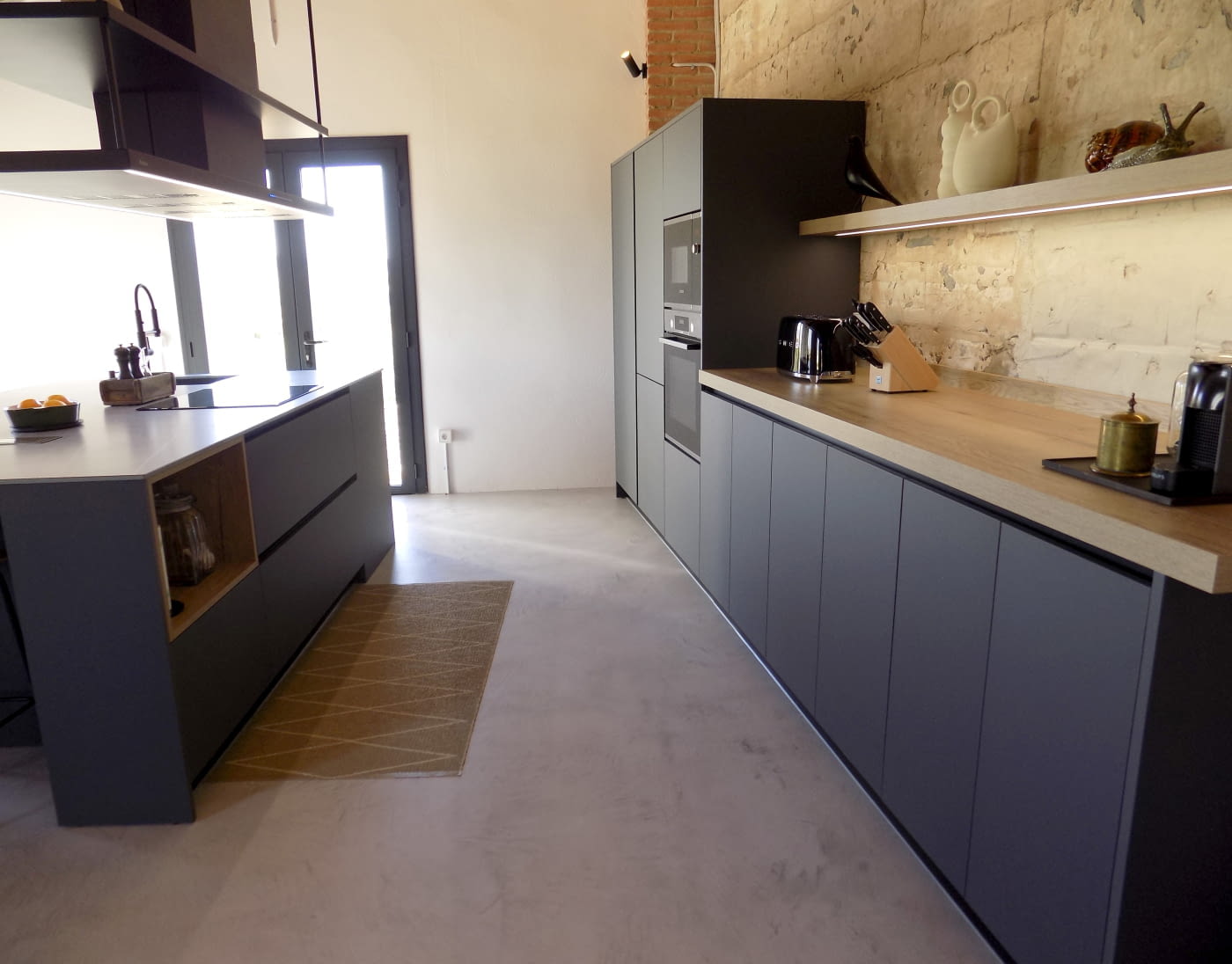 Projecte LLC: una cuina oberta amb caràcter i funcionalitat