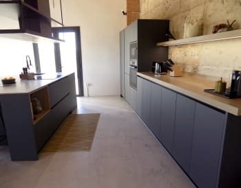 Proyecto LLC: una cocina abierta con carácter y funcionalidad