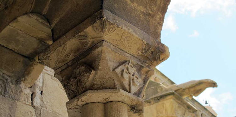 Desxifrant la rica heràldica de Vallbona
