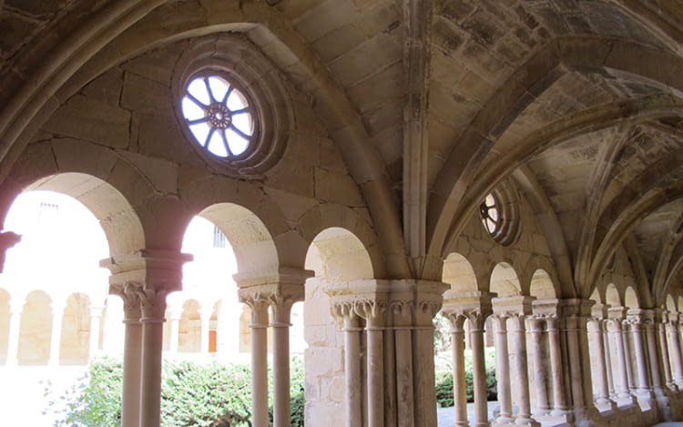Claustre: galeria est (s.XIII)