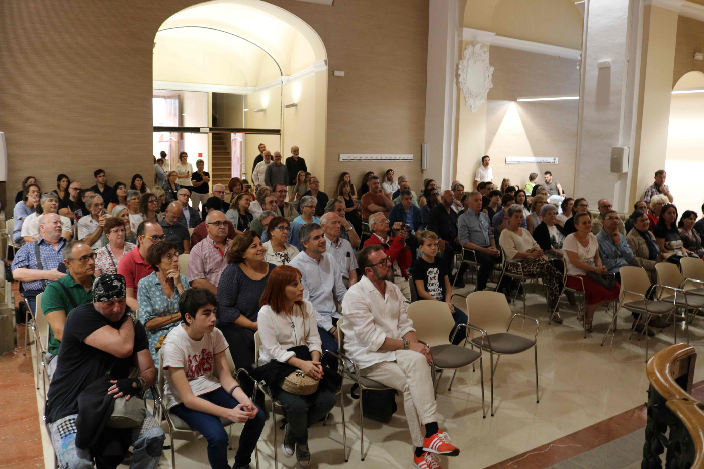 L'exposició col·lectiva Art Singular uneix a 48 artistes d'entitats socials d'arreu de Catalunya i artistes de reconegut prestigi internacional a la Casa Dalmases de Cervera.