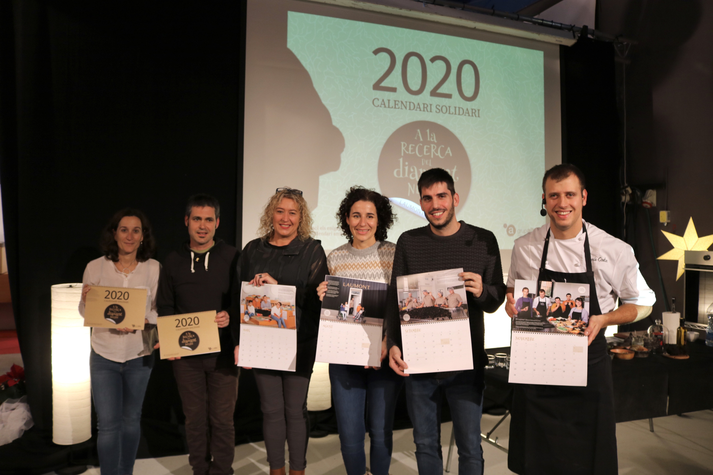 El Grup Alba presenta el seu calendari solidari, un conte amb enigmes i adhesius personalitzats.