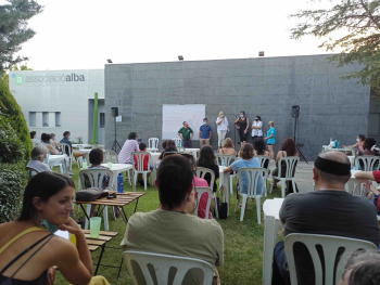 El Grup Alba presenta a l'Assemblea General de Socis el Pla d'habitatges i fa un reconeixement als professionals i persones de l'entitat durant la pandèmia.