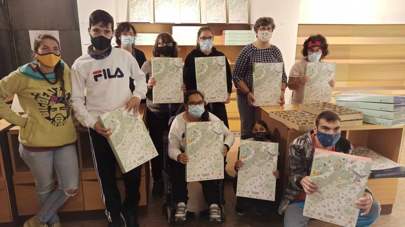A la venda la 2a edició del Calendari d’Advent Solidari del Grup Alba que incorpora un joc de “buscar i trobar”.