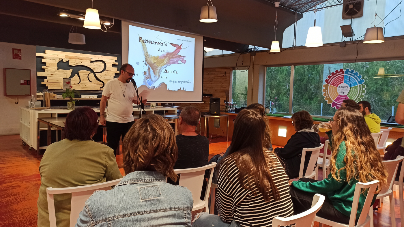 L’Associació Alba presenta el llibre i l’exposició “Pensaments d’un artista amb esquizofrènia” de Ramon Gabernet, coincidint amb el Dia Mundial de la Salut Mental.