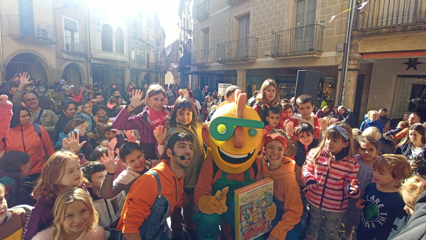 Les famílies de Tàrrega donen la benvinguda a la Lia, la nova mascota de la cooperativa Quàlia del Grup Alba