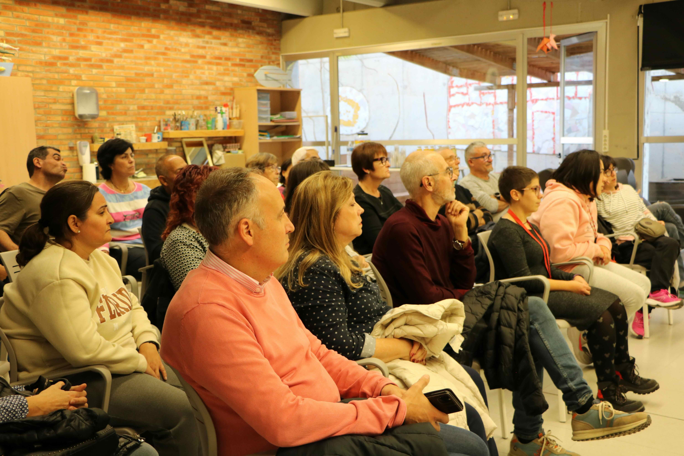 Alba impulsa el projecte SAFE per tenir cura de les famílies, teixint vincles.