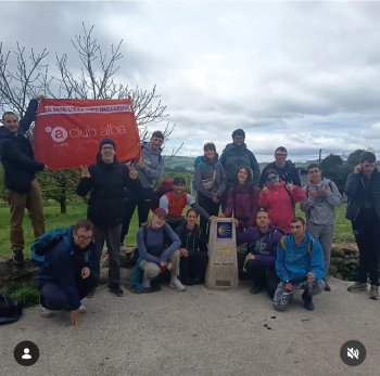 Joves de l’Associació Alba i Kara Bobowski completen junts el Camí de Sant Jaume