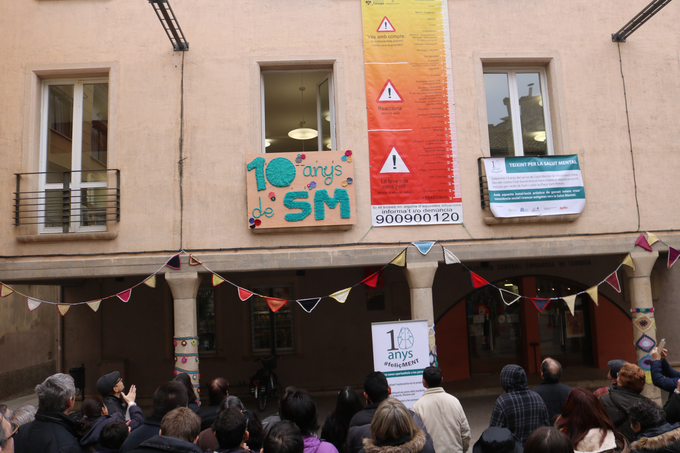 Celebrem el Dia Mundial de la Discapacitat vestint Tàrrega amb ganxet