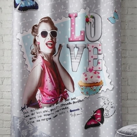 Visillo gris con chica en fucsia Love - 1