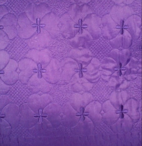 Colcha boutie bordada morada y cruda - 2