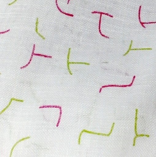 Tela Visillo lino blanco detalles verde y rosa - 1