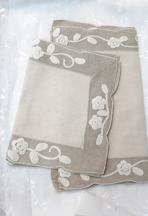 Camino de mesa Beige