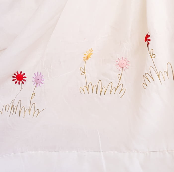 Tela Visillo flor botones