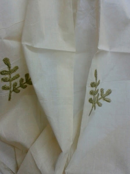 1 Visillo beige bordado verde - 1