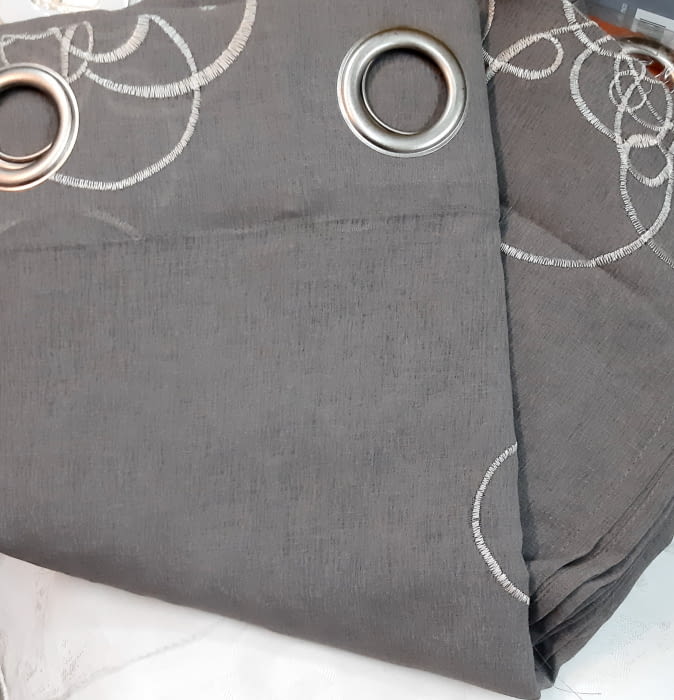 1 Visillo gris bordado ollaos - 1