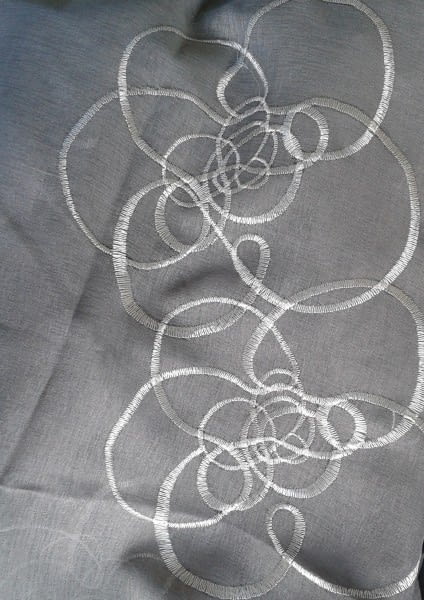 1 Visillo gris bordado ollaos - 3