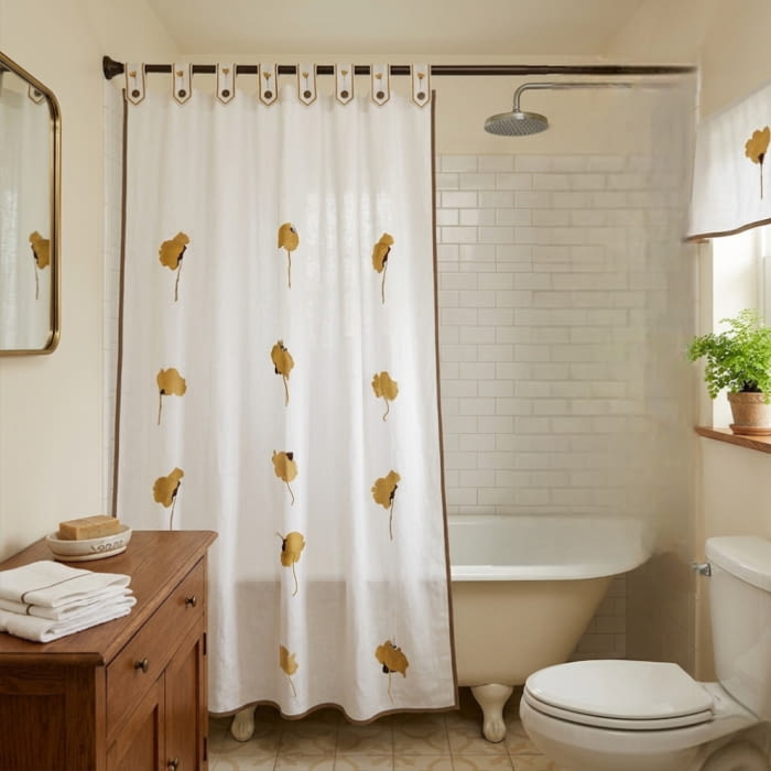 Cortina de baño de loneta con flores ocre