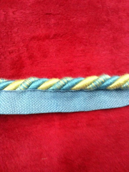 Cordón azul amarillo