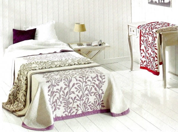 Colcha reversible hojas lila. Cama 90