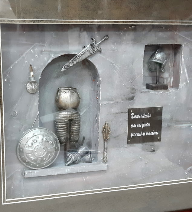 CUADRO ESCUDO Y ARMADURA - 1